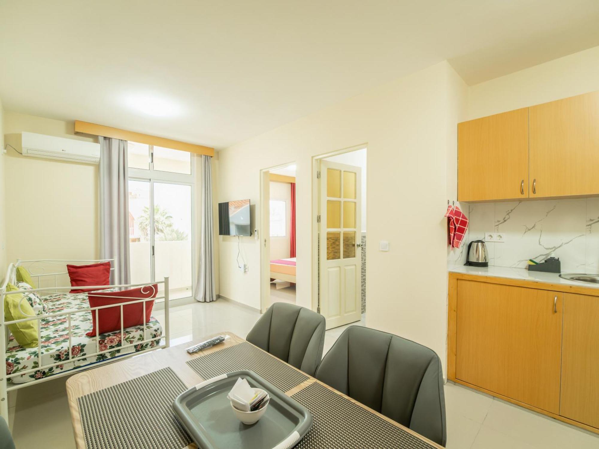 Residencial Liviamilena Apartment *
